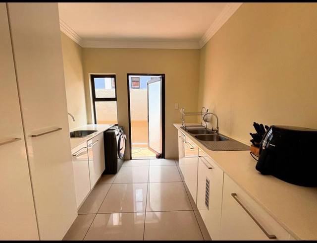 4 BEDROOM HOUSE FOR SALE IN BLUE VALLEY GOLF ESTATE